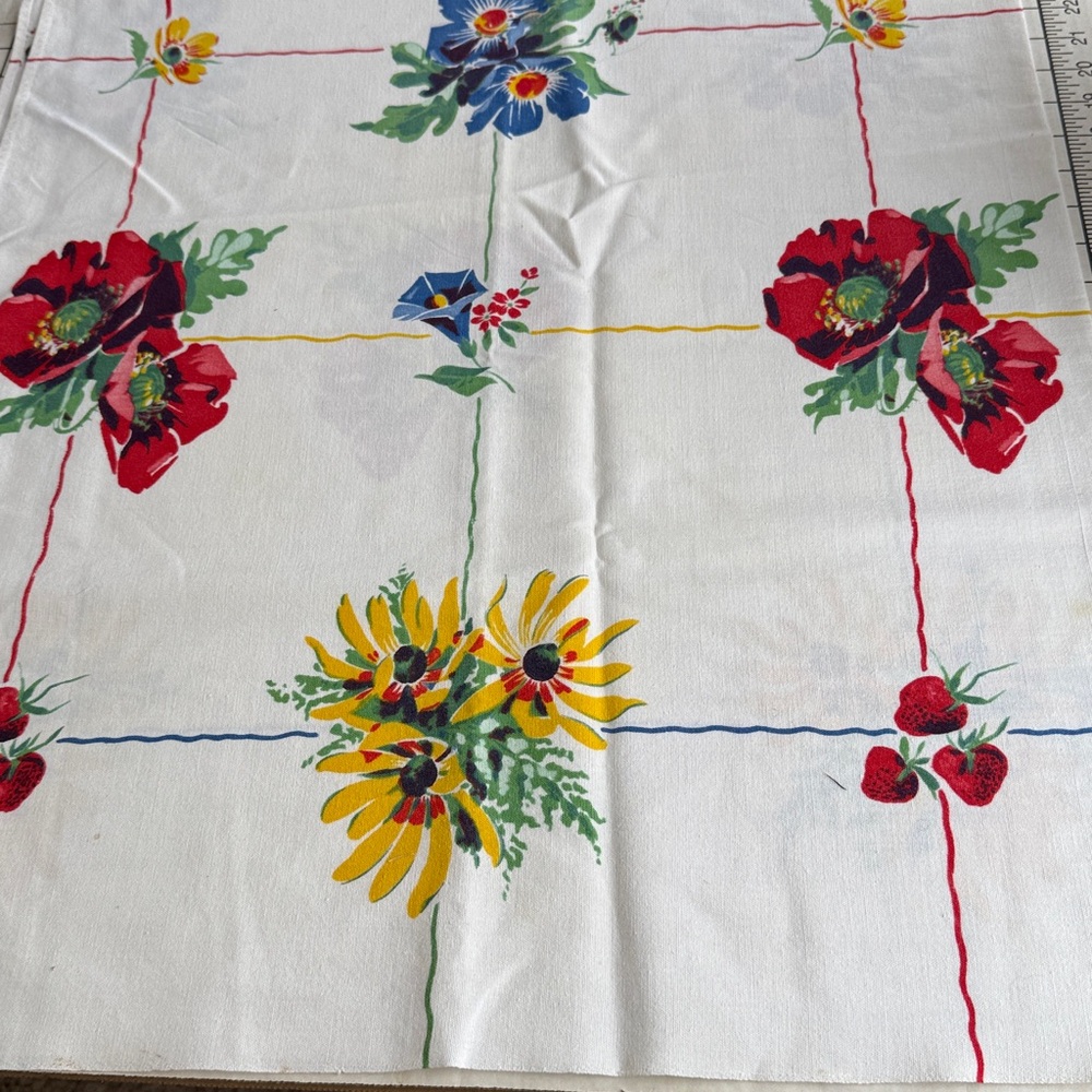 Vintage 1950s Floral & Strawberry Printed Tablecloth – Mid-Century Farmhouse - Picture 11 of 16